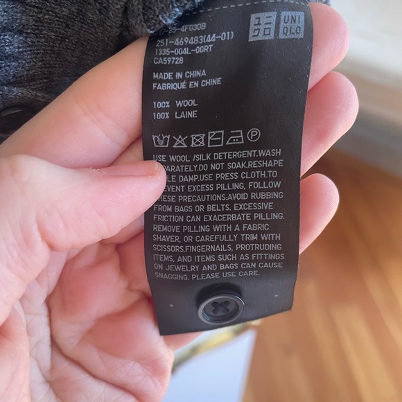 Uniqlo Gray Ribbed Sweater - Picture 3 of 4